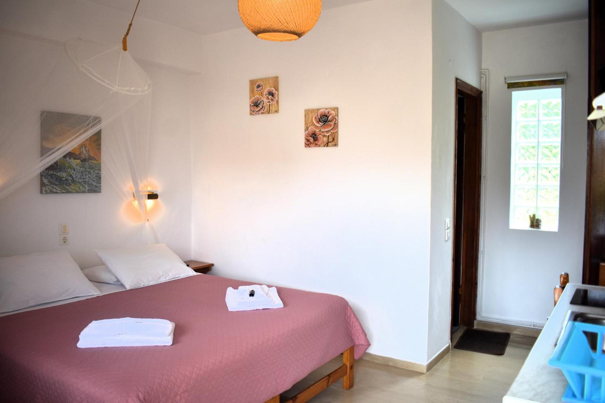Kostas Apartments & Studios Агиос-Георгиос-Пагон Экстерьер фото