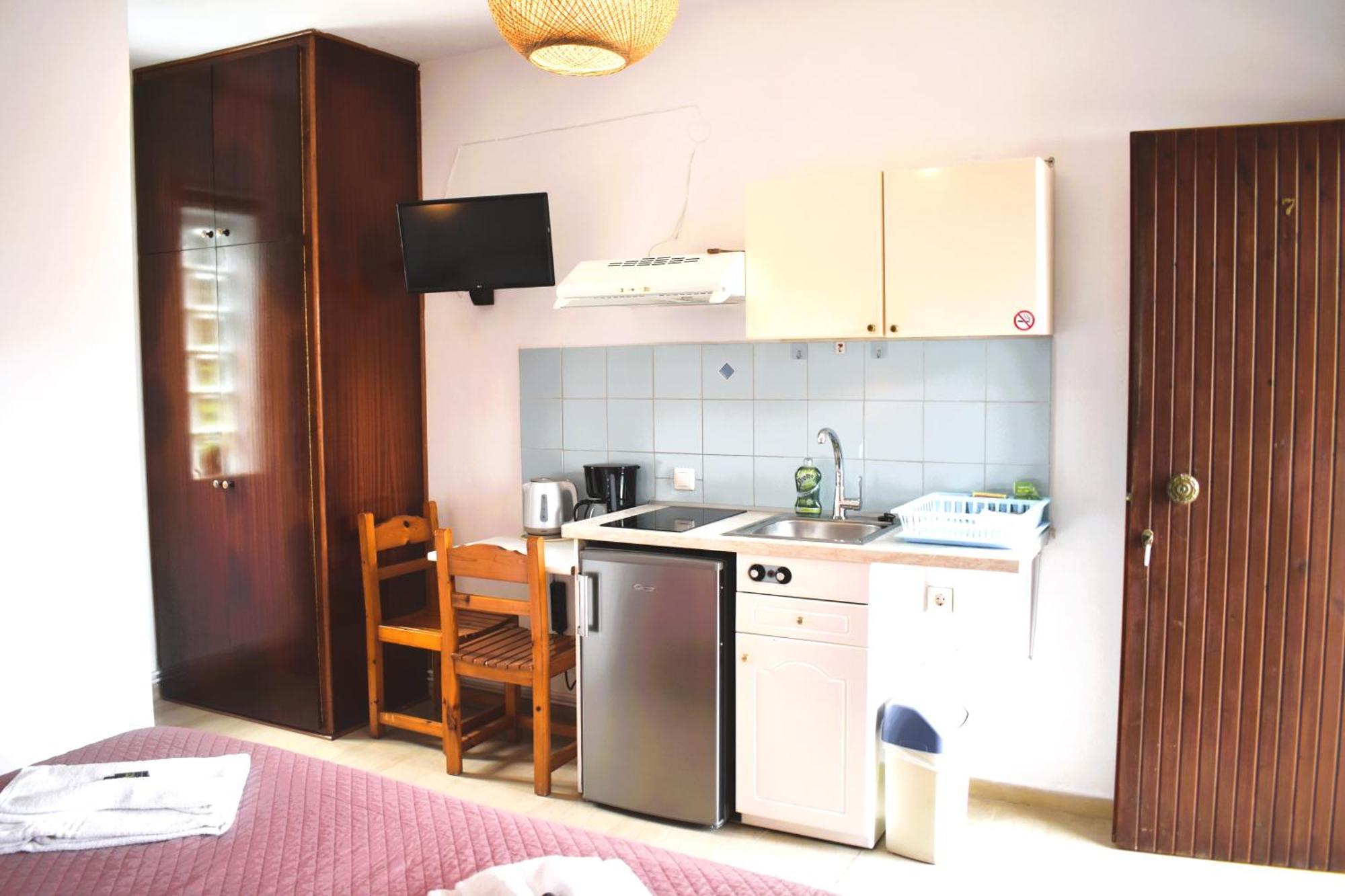 Kostas Apartments & Studios Агиос-Георгиос-Пагон Экстерьер фото