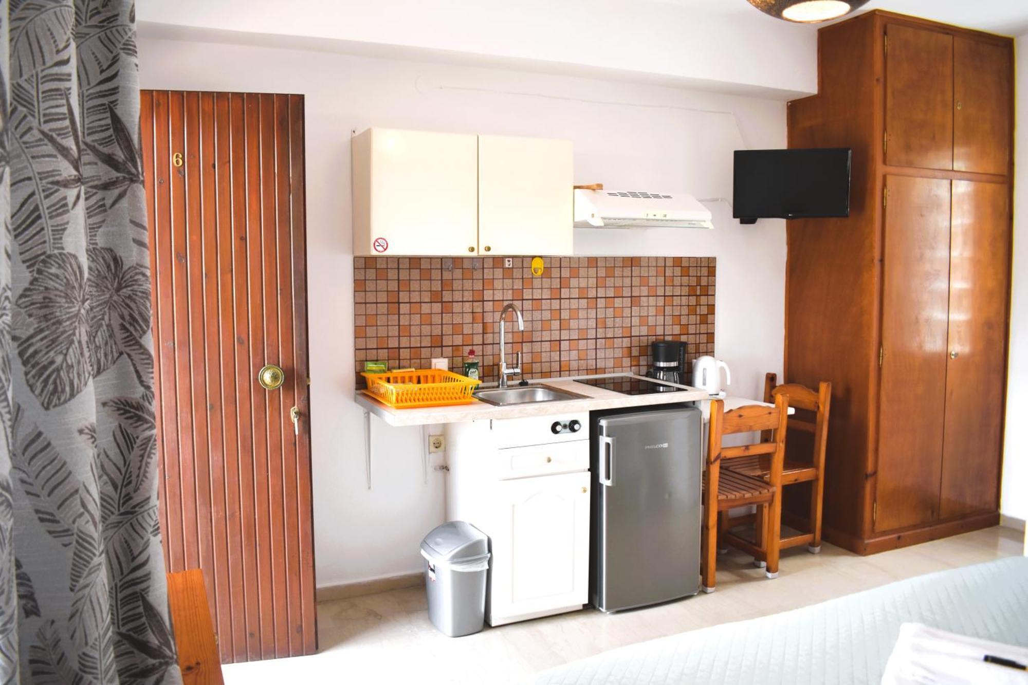 Kostas Apartments & Studios Агиос-Георгиос-Пагон Экстерьер фото