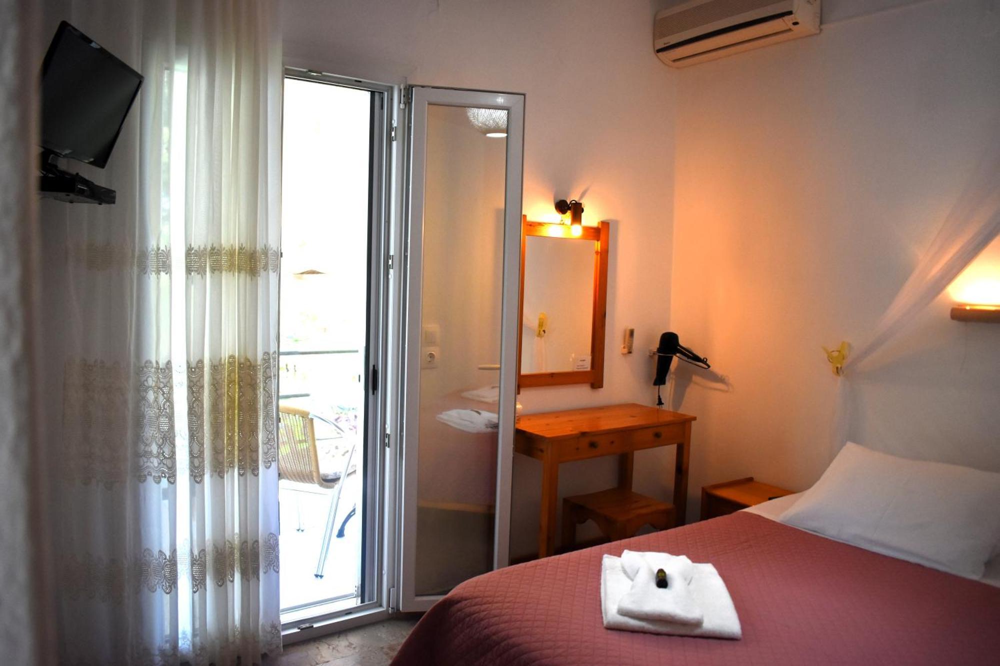 Kostas Apartments & Studios Агиос-Георгиос-Пагон Экстерьер фото