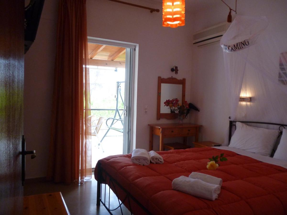 Kostas Apartments & Studios Агиос-Георгиос-Пагон Экстерьер фото